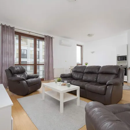 Air-conditioned 3 Bedroom In By Renters *