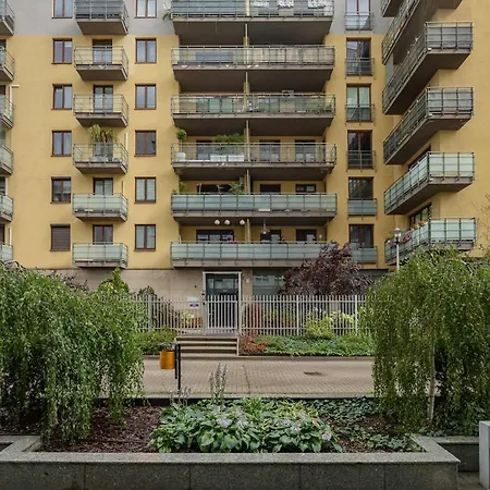 Air-conditioned 3 Bedroom In By Renters Apartamento