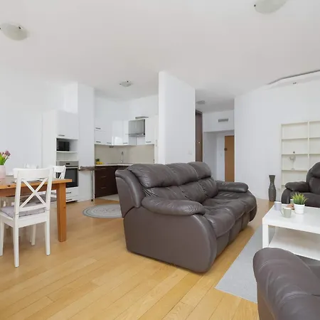 Apartamento Air-conditioned 3 Bedroom In By Renters *