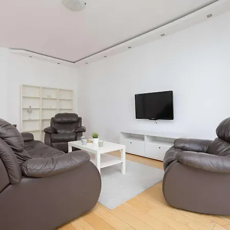 Air-conditioned 3 Bedroom In By Renters Varsóvia