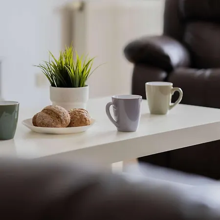 Apartamento Air-conditioned 3 Bedroom In By Renters