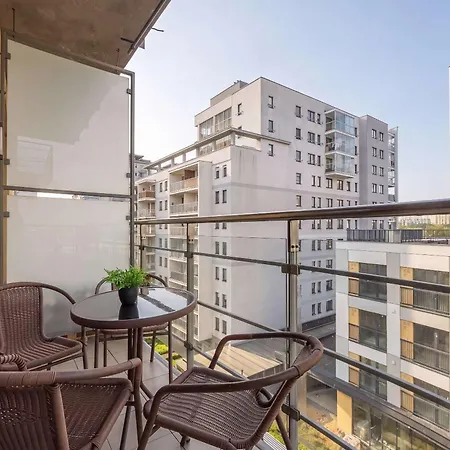 Air-conditioned 3 Bedroom In By Renters